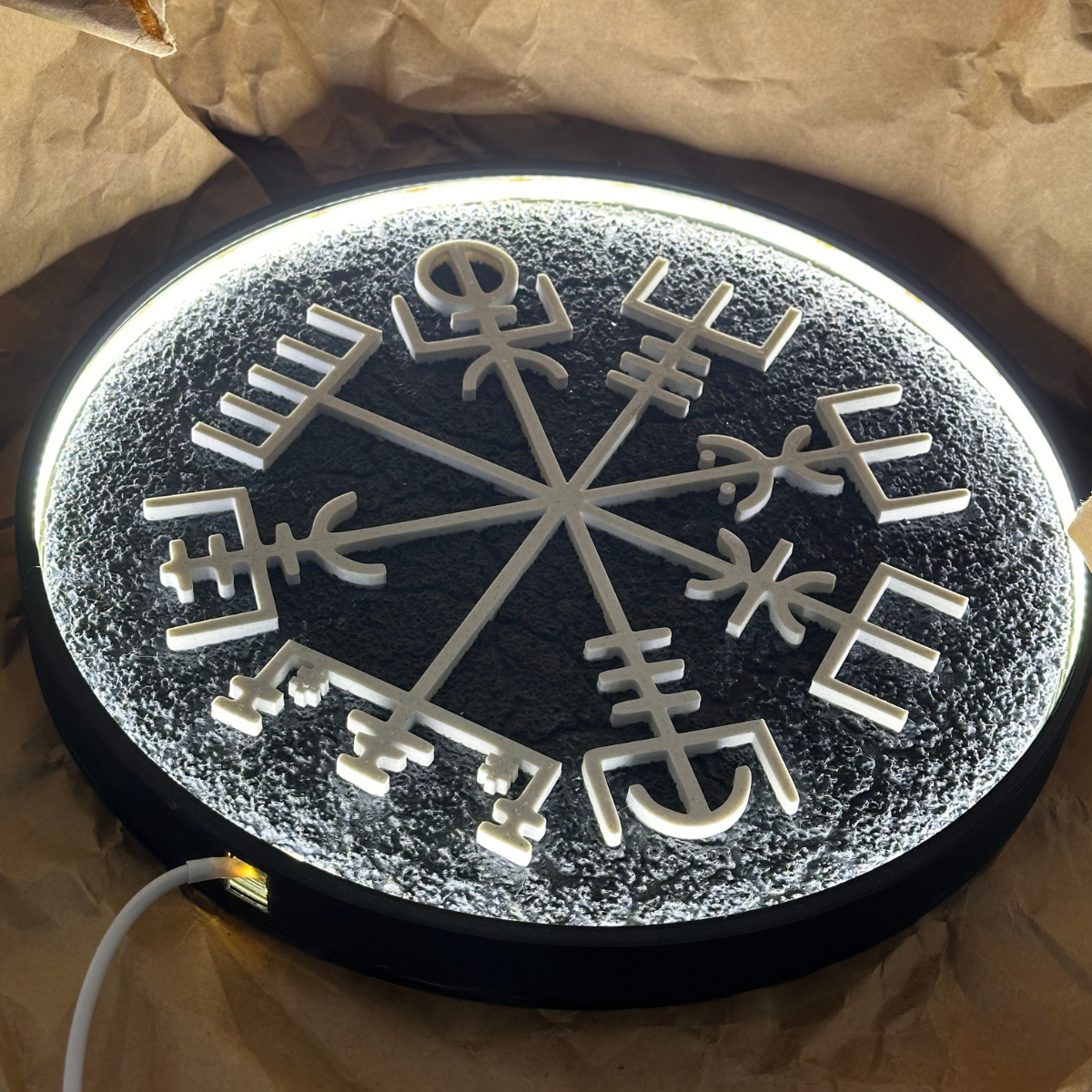 Лампа Вегвізір — кругла LED лампа з символом компаса вікінгів, USB