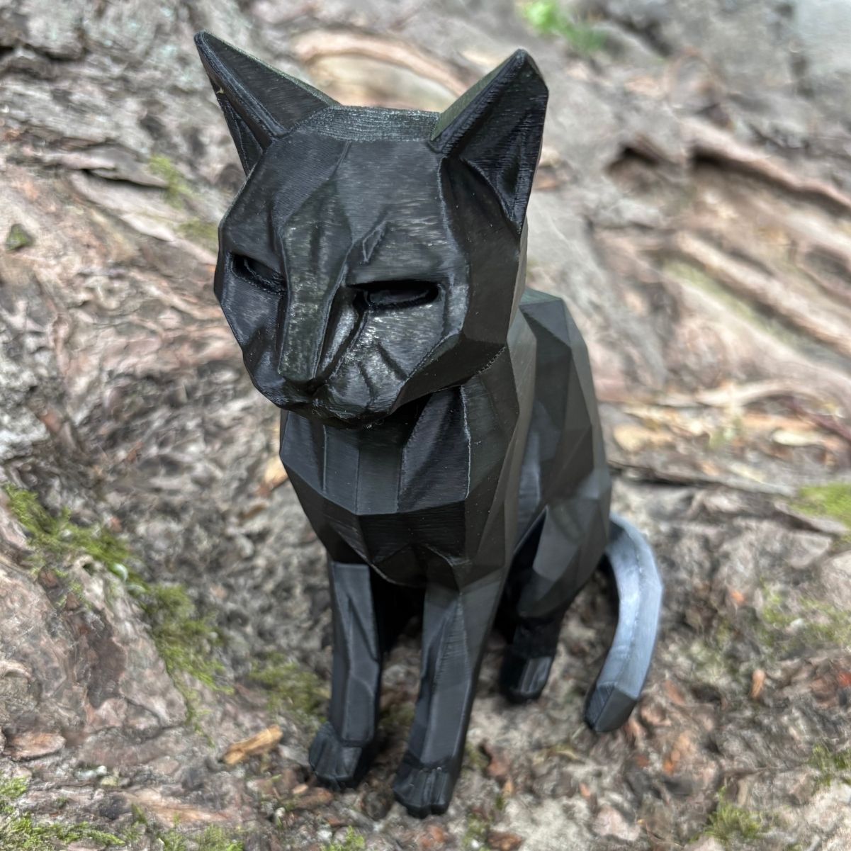 Фігурка чорного кота Low-Poly