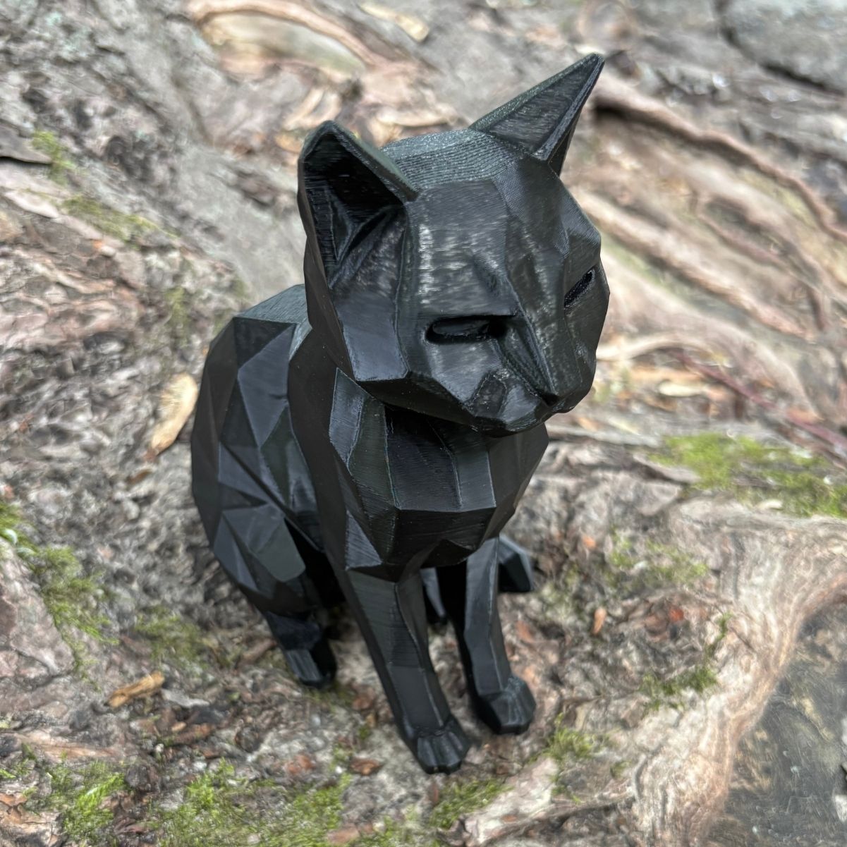 Фігурка чорного кота Low-Poly
