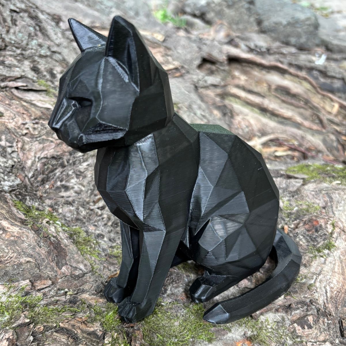 Фігурка чорного кота Low-Poly