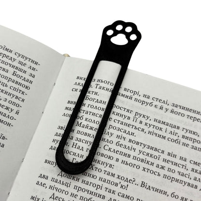 Закладка з котячою лапкою