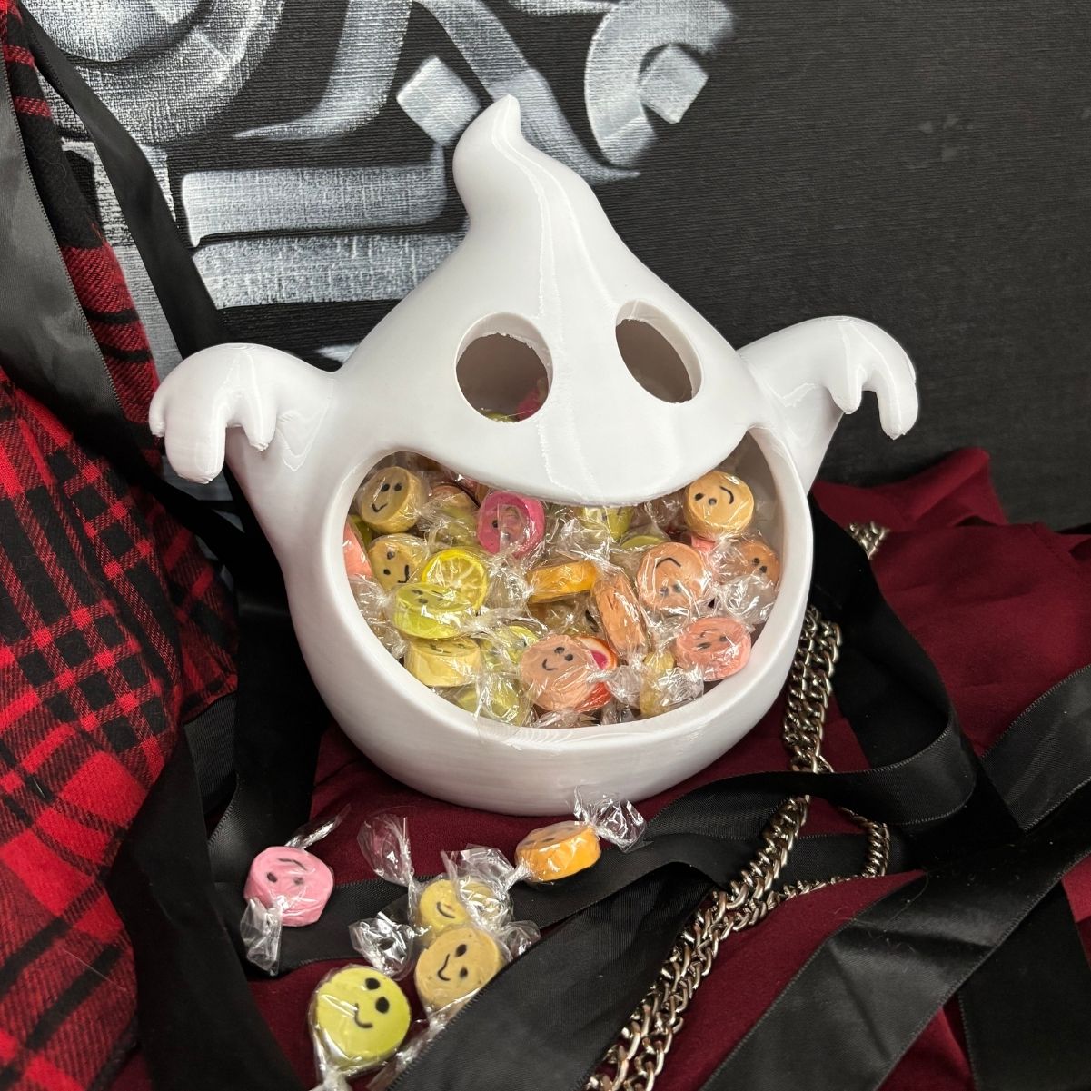 Цукерниця Привид-ласун